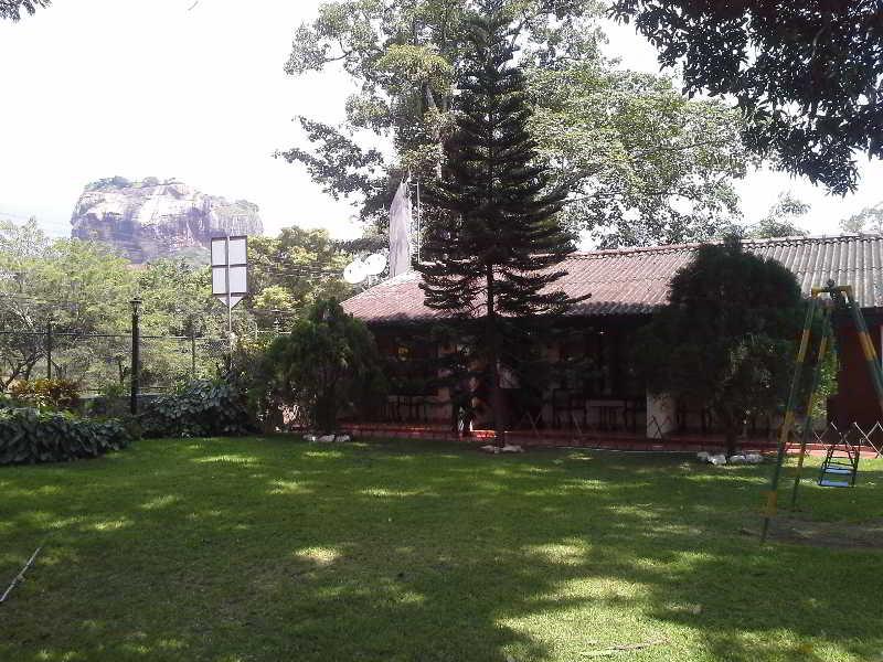 Sigiriya Rest House Екстериор снимка